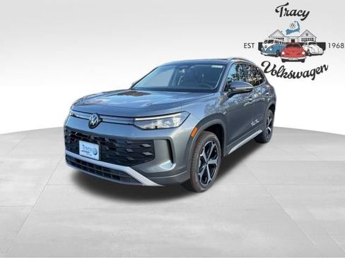 New 2026 Volkswagen Tiguan SE image 3