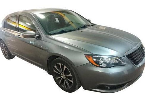 Used 2012 Chrysler 200 S FWD image 3