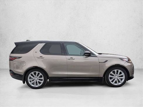 Used 2024 Land Rover Discovery Dynamic SE AWD/4WD image 4