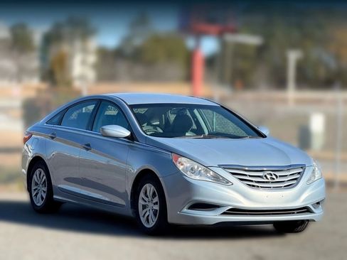 Used 2011 Hyundai Sonata GLS image 1