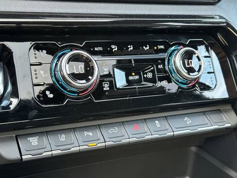 New 2026 GMC Sierra 2500 AT4 w/ AT4 Premium Plus Package image 20