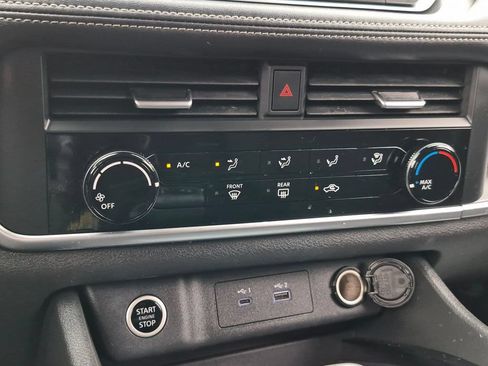 Used 2023 Nissan Rogue S AWD/4WD image 16