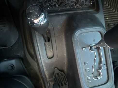 Used 2017 Jeep Wrangler Unlimited Sahara AWD/4WD image 20