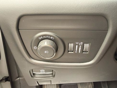 Used 2023 Jeep Grand Cherokee Summit AWD/4WD image 22