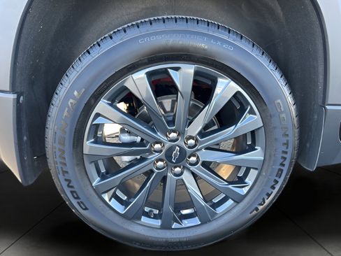 Used 2023 Chevrolet Traverse RS image 39