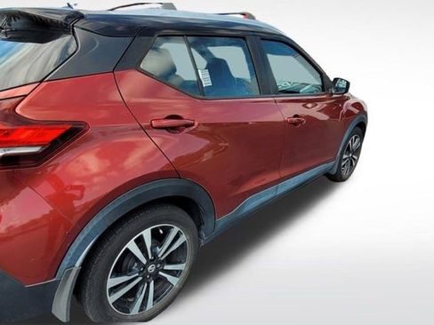 Used 2018 Nissan Kicks SV w/ Interior Electronics Package FWD image 3
