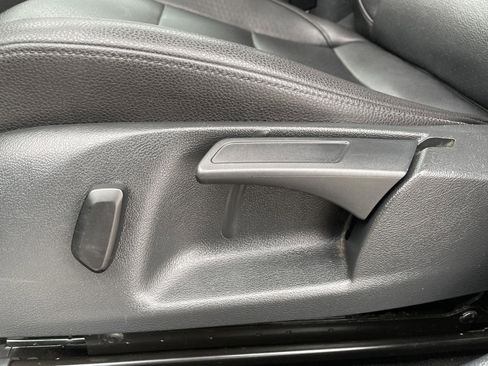 Used 2011 Volkswagen Jetta SE FWD image 10