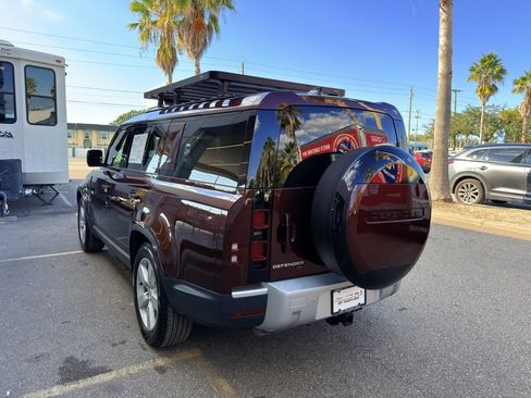 Used 2023 Land Rover Defender 130 SE image 4