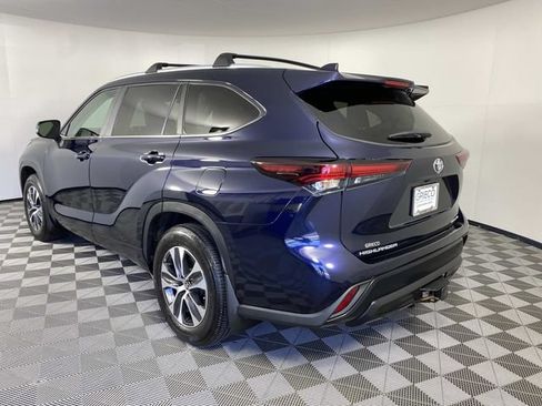 Used 2024 Toyota Highlander XLE AWD/4WD image 6