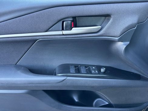 Used 2025 Toyota Camry LE image 18