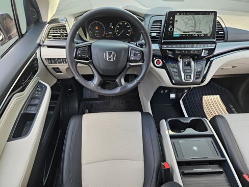 Used 2025 Honda Odyssey Elite image 12