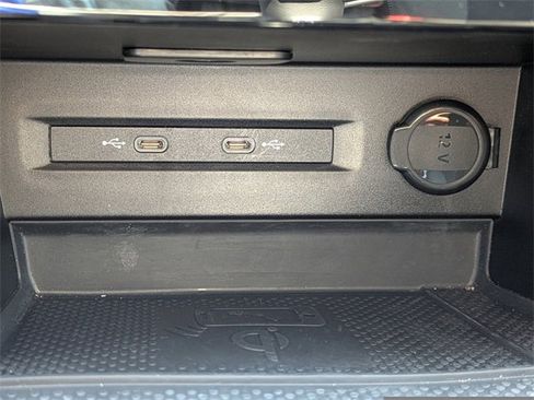 Used 2024 Volkswagen Taos SE image 23