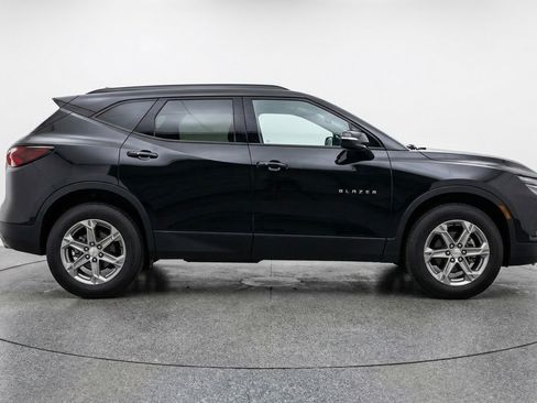 Used 2025 Chevrolet Blazer LT FWD image 11