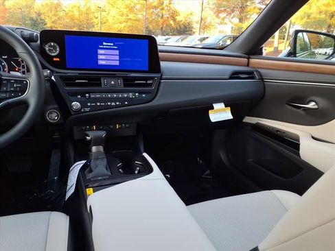 New 2025 Lexus ES 350 w/ Premium Package image 9