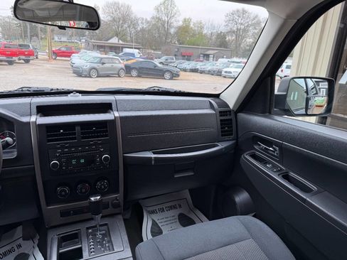 Used 2012 Jeep Liberty Sport image 30