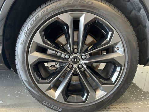 Used 2025 Audi Q7 3.0T Premium Plus image 11