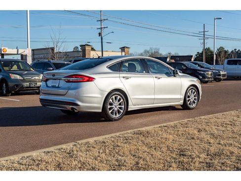 Used 2017 Ford Fusion SE image 5