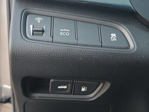 Used 2012 Hyundai Azera Base 4dr Sedan image 40