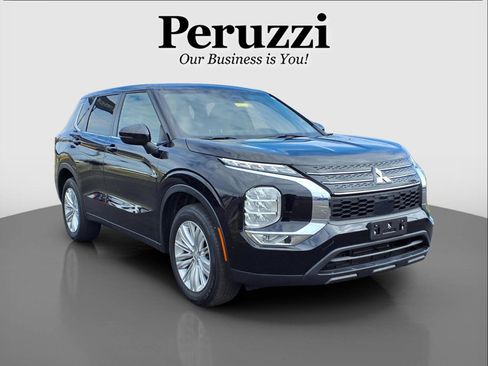 Used 2024 Mitsubishi Outlander ES image 1