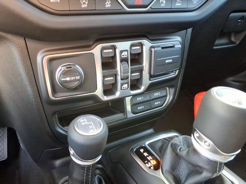 New 2026 Jeep Wrangler Unlimited Sahara AWD/4WD image 15