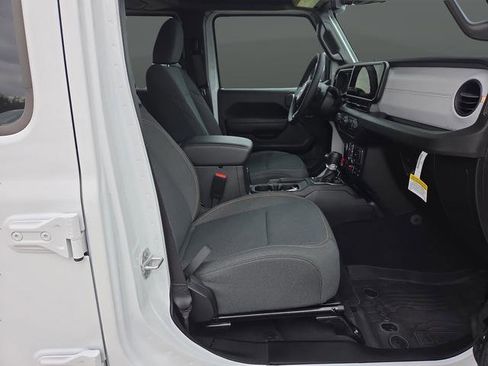 New 2025 Jeep Gladiator Willys image 32