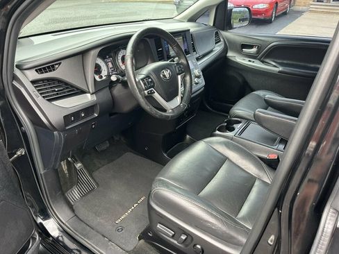 Used 2016 Toyota Sienna SE Premium FWD image 16