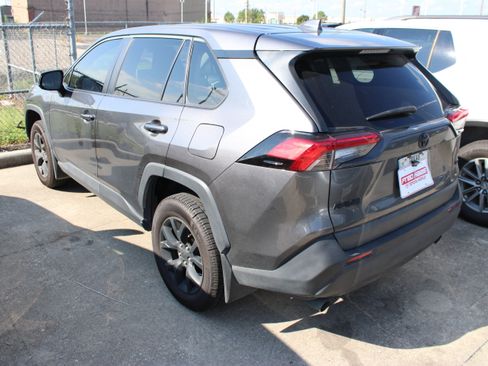 Used 2024 Toyota RAV4 LE FWD image 5