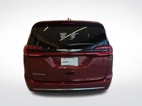 Used 2023 Chrysler Pacifica Touring-L FWD image 5