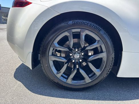 Used 2015 Nissan 370Z Touring RWD image 26