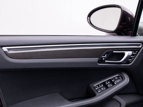 Certified 2023 Porsche Macan S image 15