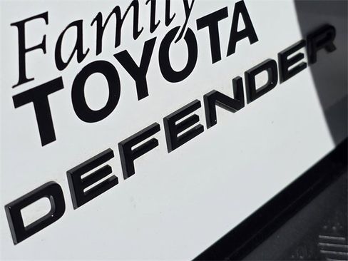 Used 2024 Land Rover Defender 110 X-Dynamic SE image 7