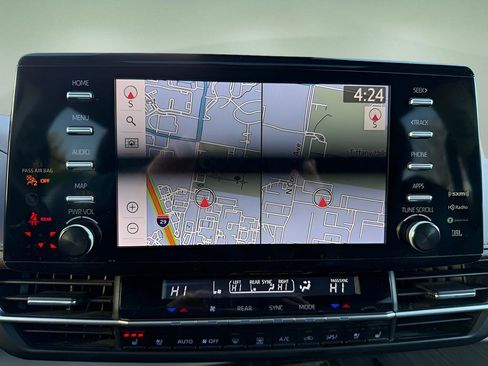 Used 2023 Toyota Sienna Platinum image 18