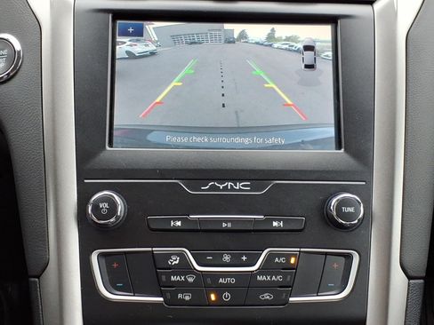 Used 2020 Ford Fusion SE FWD image 16