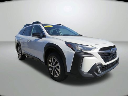 Used 2023 Subaru Outback Premium AWD/4WD image 2