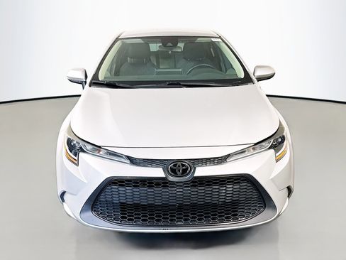 Used 2021 Toyota Corolla LE FWD image 2
