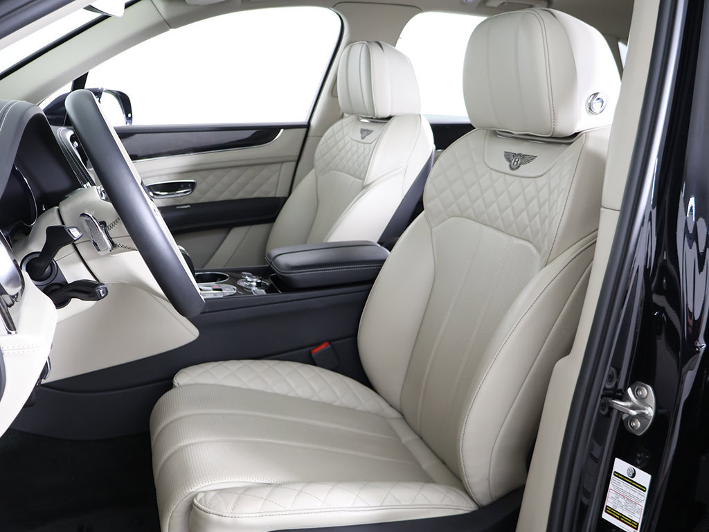 Used 2020 Bentley Bentayga Plug-In Hybrid AWD/4WD image 36