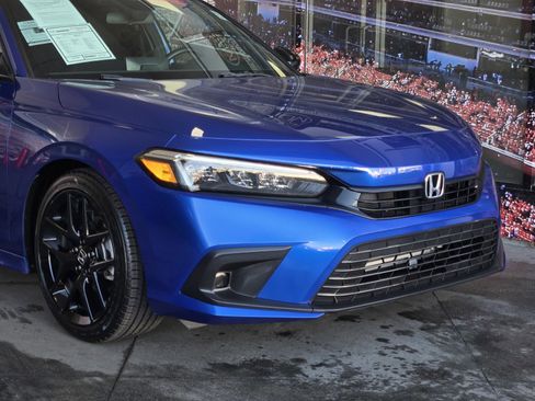 Used 2024 Honda Civic Sport image 2