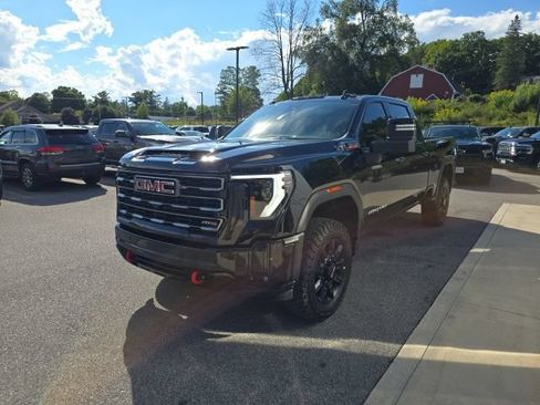 Used 2026 GMC Sierra 2500 AT4 AWD/4WD image 3