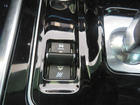 Used 2020 Jaguar XE S image 46