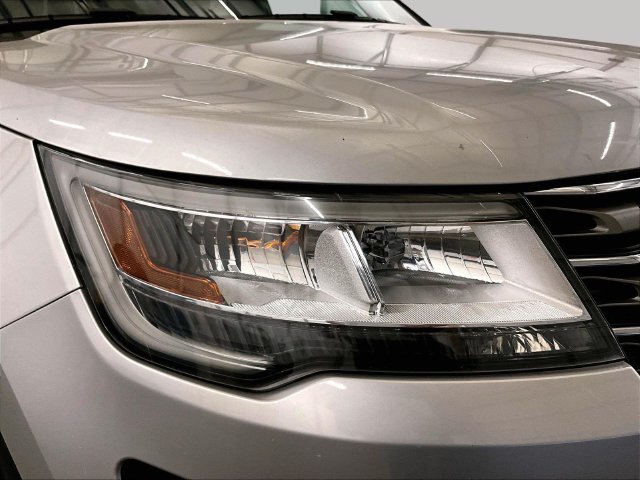 Used 2017 Ford Explorer XLT FWD image 29