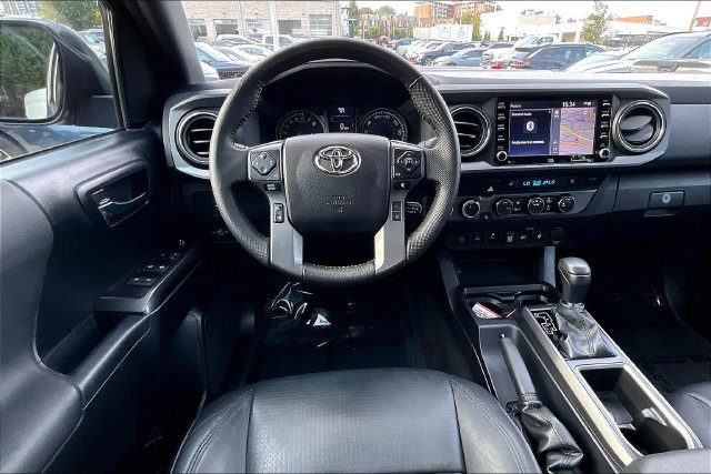 Used 2021 Toyota Tacoma TRD Sport w/ TRD Premium Sport Package AWD/4WD image 4