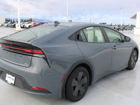 Used 2024 Toyota Prius LE image 3