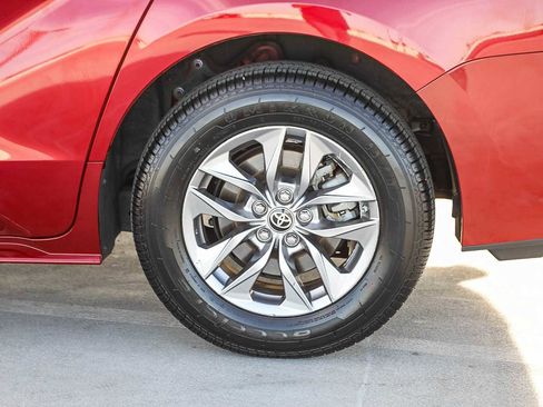 Used 2023 Toyota Sienna XLE image 11