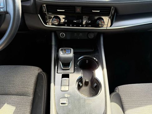 Used 2022 Nissan Rogue SV FWD image 21