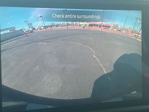 Used 2025 Jeep Wrangler Sahara image 23