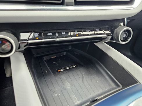 Used 2025 Chevrolet Equinox EV LT image 14