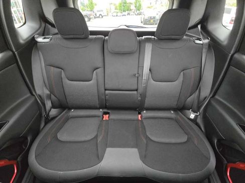Used 2018 Jeep Renegade Trailhawk w/ Popular Equipment Group AWD/4WD image 17