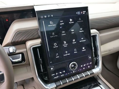 Used 2025 GMC Yukon Denali w/ Sun & Power Step Package image 32