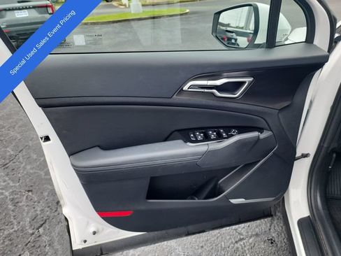 Used 2025 Kia Sportage EX FWD image 9