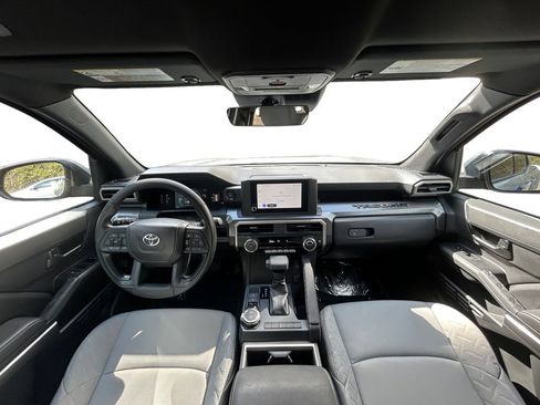 Used 2025 Toyota Tacoma SR5 AWD/4WD image 12
